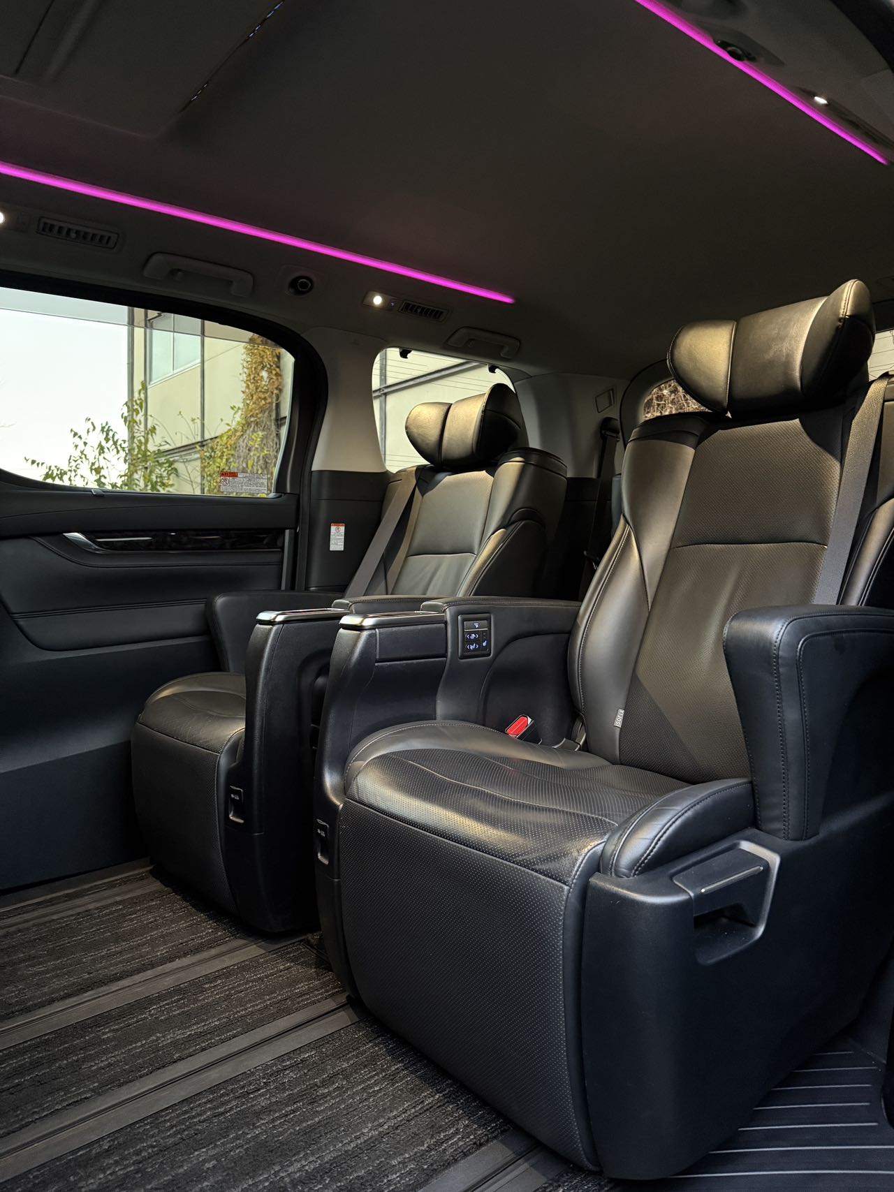 Toyota Alphard photo 3